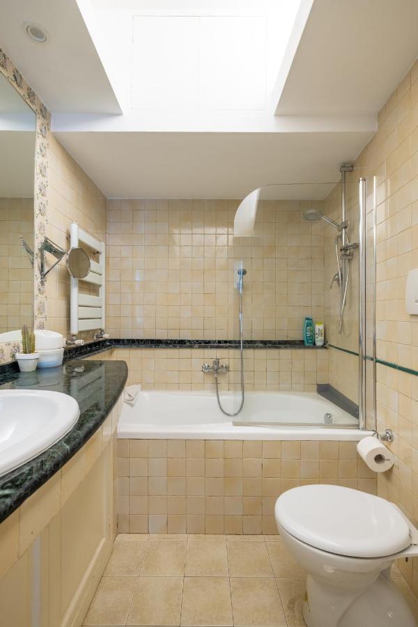 Charming Apartment With Patio A Few Steps From Colosseum Екстер'єр фото
