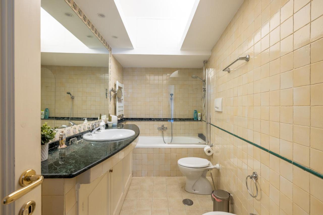 Charming Apartment With Patio A Few Steps From Colosseum Екстер'єр фото